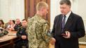 Президент вручил государственные награды украинским военным, которые защищали Донецкой аэропорт
