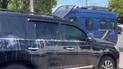 "Теплий прийом": у Чернігові закидали яйцями авто Рабіновича