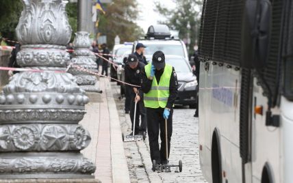 Поліція вилучила в журналістів відеозаписи для пошуку винуватців вибуху на Грушевського