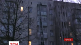 У Чернігові рятувальники зняли чоловіка з балкона на п'ятому поверсі