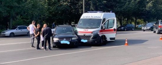 У Житомирі швидка потрапила у ДТП: загинув пацієнт, якого везли до лікарні