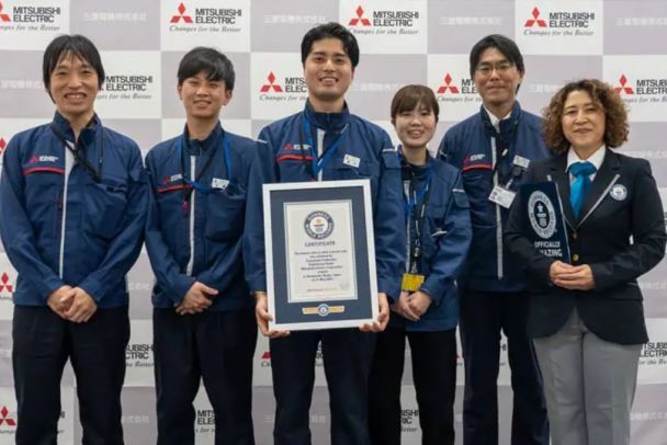 Команда инженеров Mitsubishi Electric Corporation / © guinnessworldrecords.com