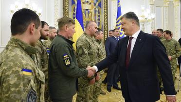 Порошенко привітав добровольців із святом_3 / © Сайт президента України
