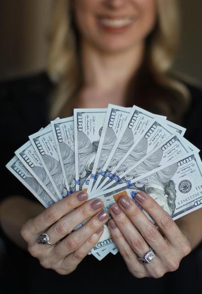 В Киеве женщина придумала "пирамиду" и "заработала" 2 млн долларов