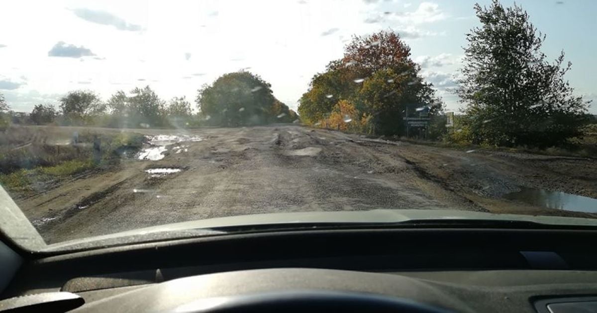 На Миколаївщині зняли вщент знищену дорогу, яка веде на Одесу