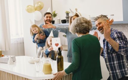 Сімейні свята 2023 року: коли вітати мам, татусів, бабусь і дідусів