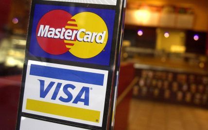 Безготівкові операції стануть дешевшими: НБУ домовився з Visa та Mastercard про зниження міжбанківських комісій
