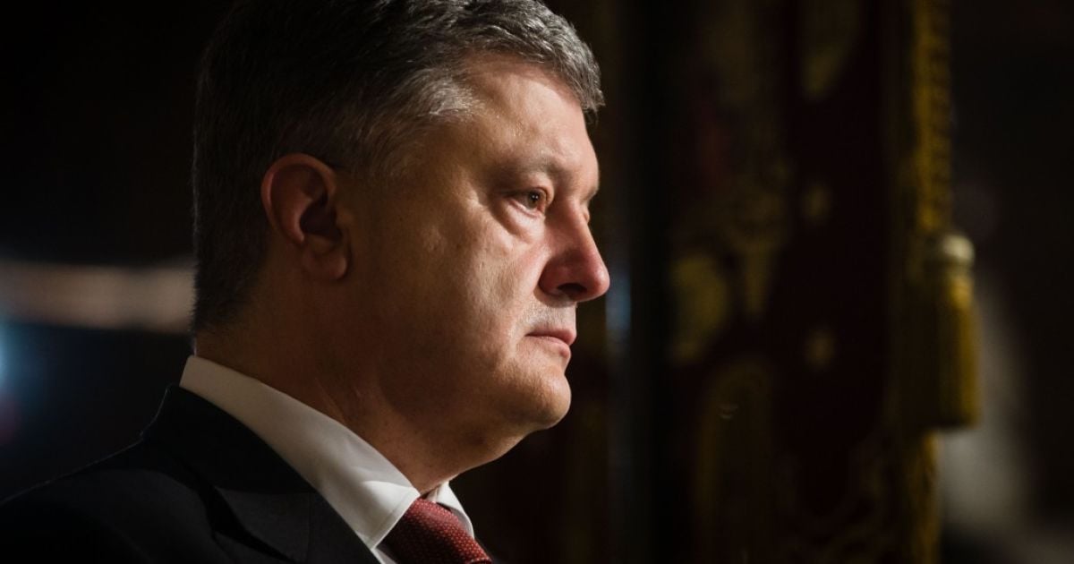 Порошенко та всі-всі-всі. Активісти зафільмували, як народні депутати порушують правила дорожнього руху