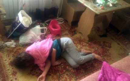 В Славянске полицейские забрали четырехлетнюю девочку у пьяной в стельку матери