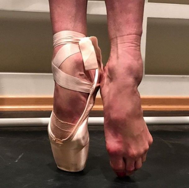 ноги балерины без пуантов