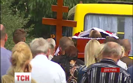 В Сартане похоронили двух жертв обстрела "ДНР"