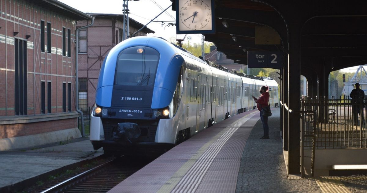У Польщі чоловік залишився неушкодженим після наїзду поїзда