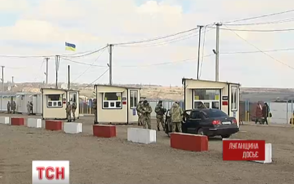 Террористы заблокировали работу пропускного пункта "Станица Луганская"