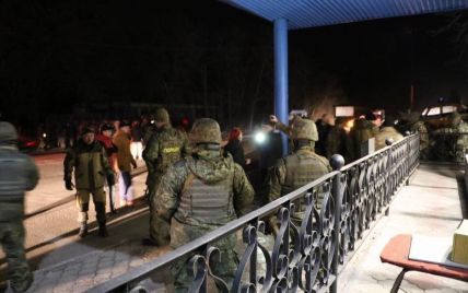 В Краматорске полиция выстрелами вверх остановила колонну блокировщиков во главе с Парасюком