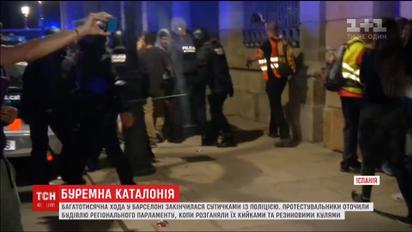 Многотысячные протесты в Барселоне закончились столкновениями с полицией