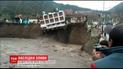 В Перу старый отель сполз в пропасть из-за ливня