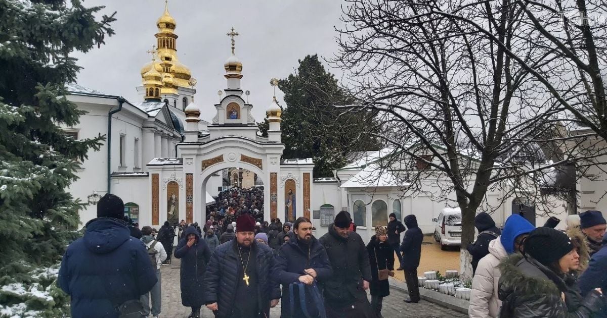 УПЦ МП не планує виїжджати з Лаври (відео) — Укрaїнa — tsn.ua