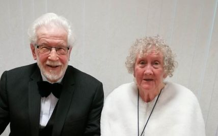 Пара, якій заборонили одружитись у юності, повінчалась через 60 років: зворушлива історія кохання