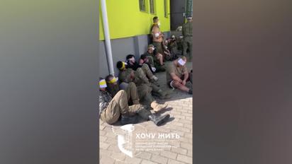 Не успели сбежать: в Сети появилось видео с пленными кадыровцами