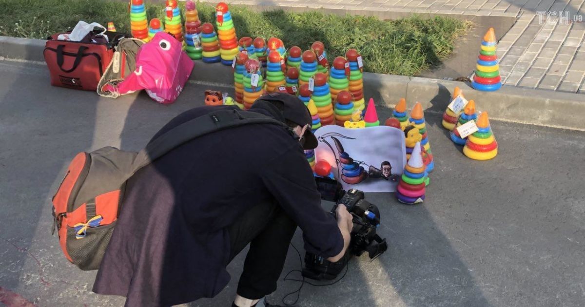 Пірамідки для Кобзона_1 / © фото: Юлия Яценко