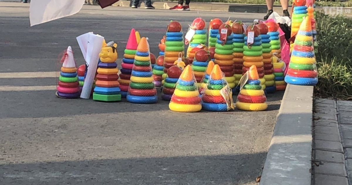 Пірамідки для Кобзона_2 / © фото: Юлия Яценко