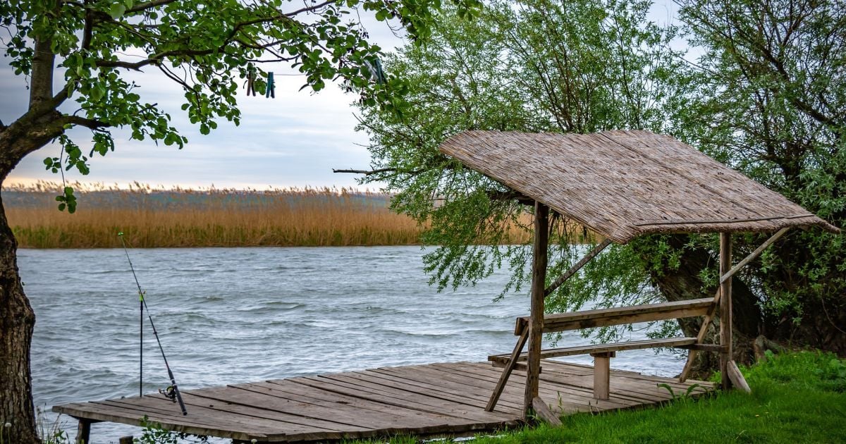 Искал тапочки и погиб: в Днепропетровской области на реке утонул школьник