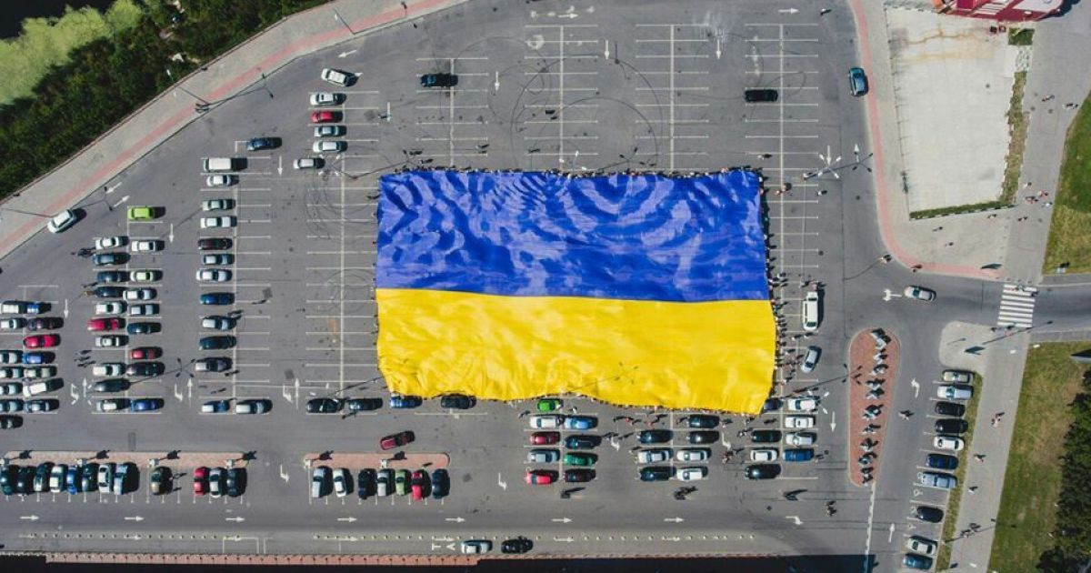 У Сумах розгорнули найбільший у світі прапор України