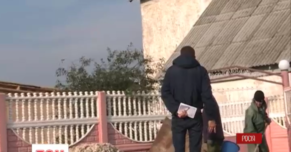 Родные Александрова встретили журналистов крайне агрессивно