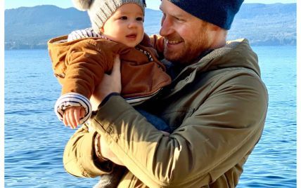 Новое фото двухлетнего сына принца Гарри и Меган вызвало возмущение в Сети