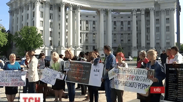 Рідні українських полонених вимагали повернути їх додому