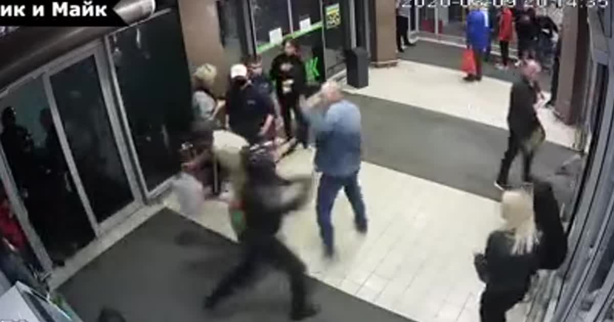 У Мережі з'явилося відео, як білоруські силовики жорстоко б'ють людей просто у магазині Мінська