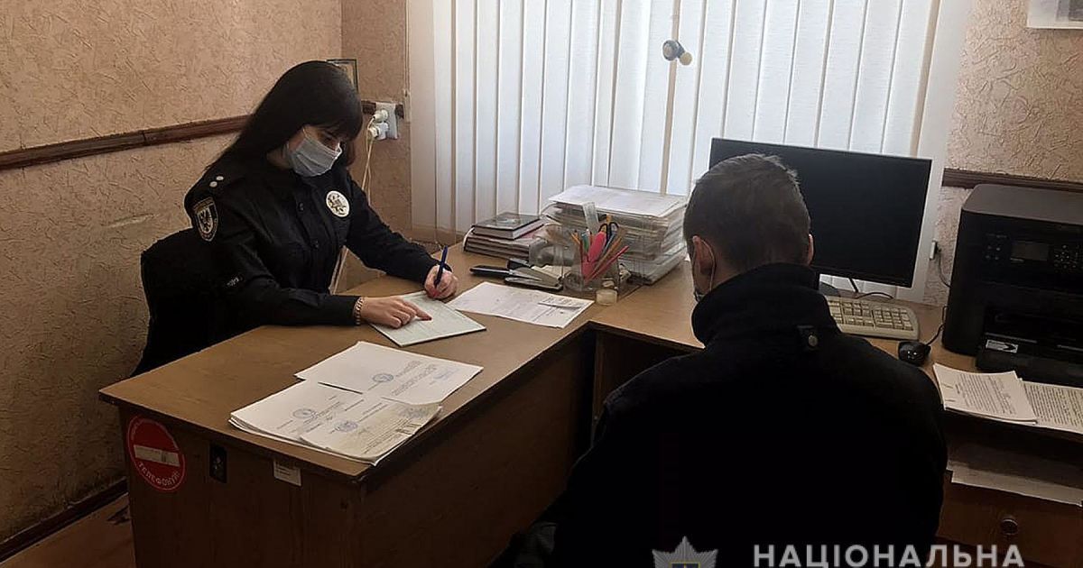 Курил сигареты на уроке в лицее: в черниговской области подросток получил наказание от полиции