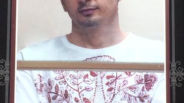 Плакат про Сенцова на мерії Парижа_03