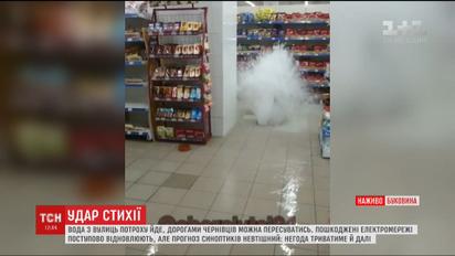 Из-за урагана половина жителей Черновцов всю ночь просидела без электричества
