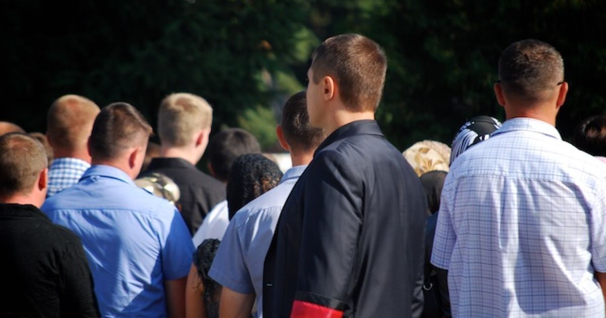 Во время панихиды по Еремееву на территории Святотроицкого собора в Луцке / © ТСН.ua