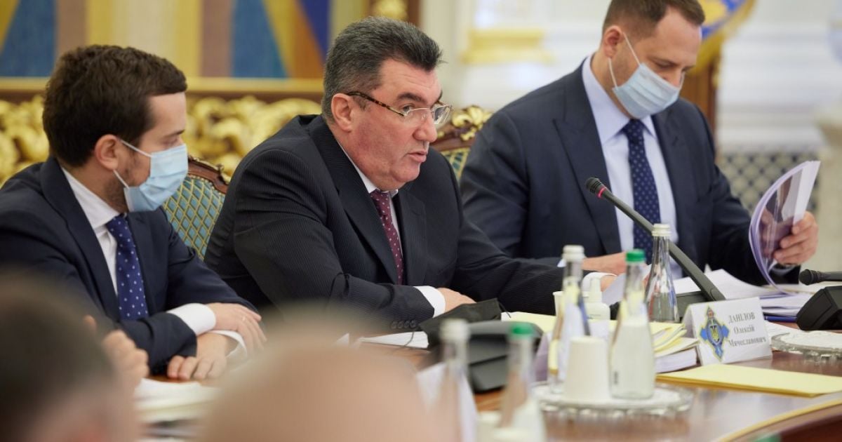 "Маємо покласти цьому край": на РНБО обговорили боротьбу з контрабандою цигарок з ОРДЛО