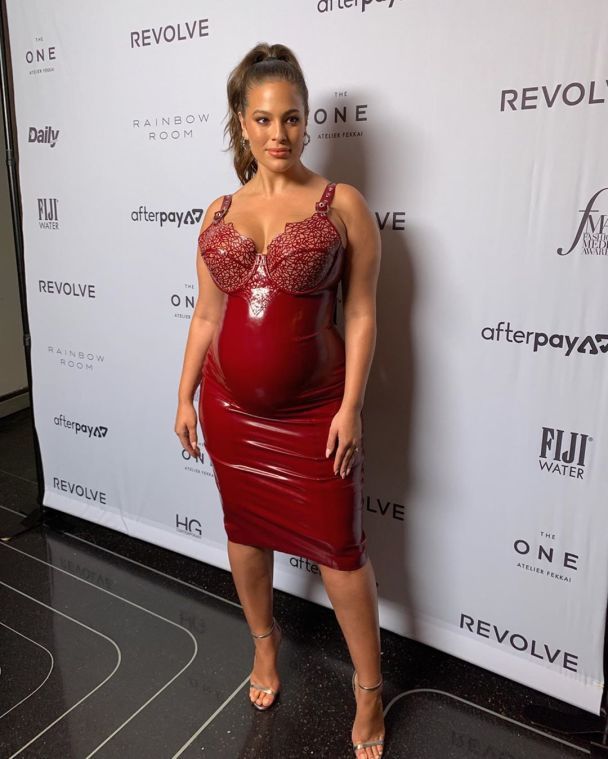  / © instagram.com/ashleygraham