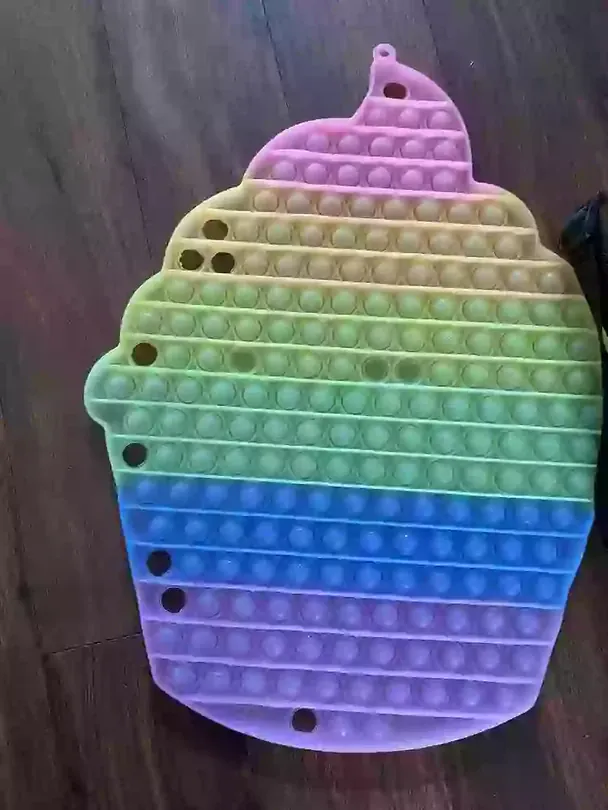 Іграшка-антистрес, частину якої знайшли у роті немовляти / © Kennedy News and Media