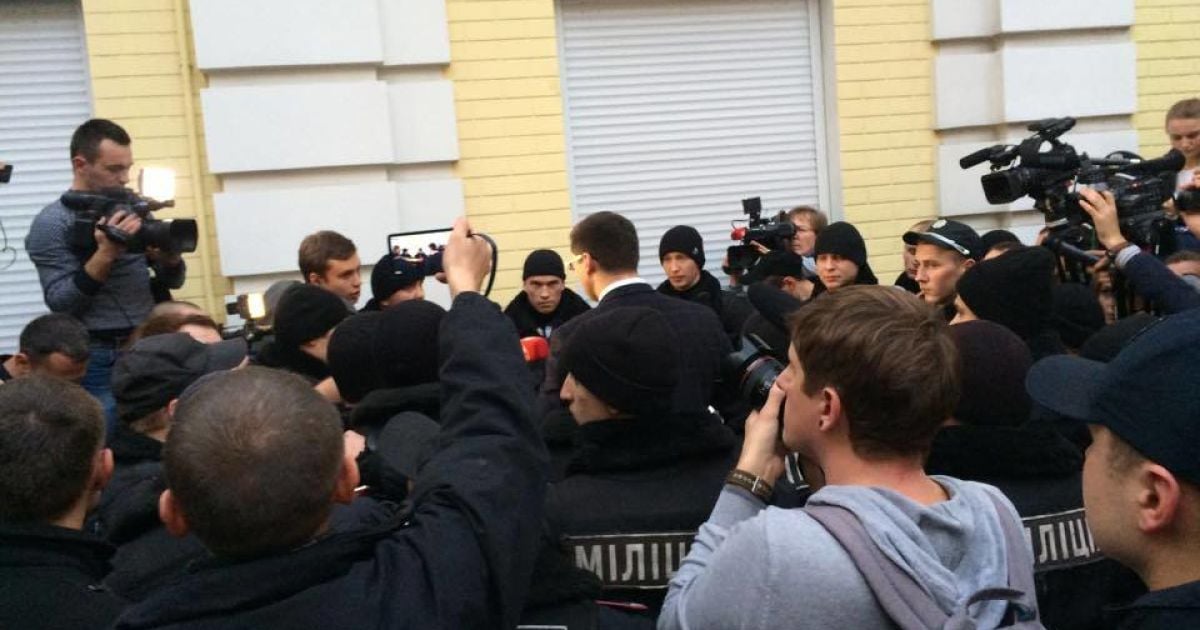 Суд над Корбаном закончился дракой, вызовом скорой и скандальной SMS-кой / © Фото Валерии Ковалинской/ТСН