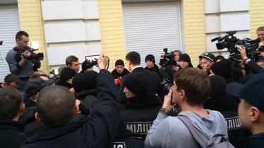 Суд над Корбаном закончился дракой, вызовом скорой и скандальной SMS-кой / © Фото Валерии Ковалинской/ТСН
