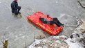Рятувальники дістали з води тіла трьох дітей, які загинули після падіння під лід у Херсонській області