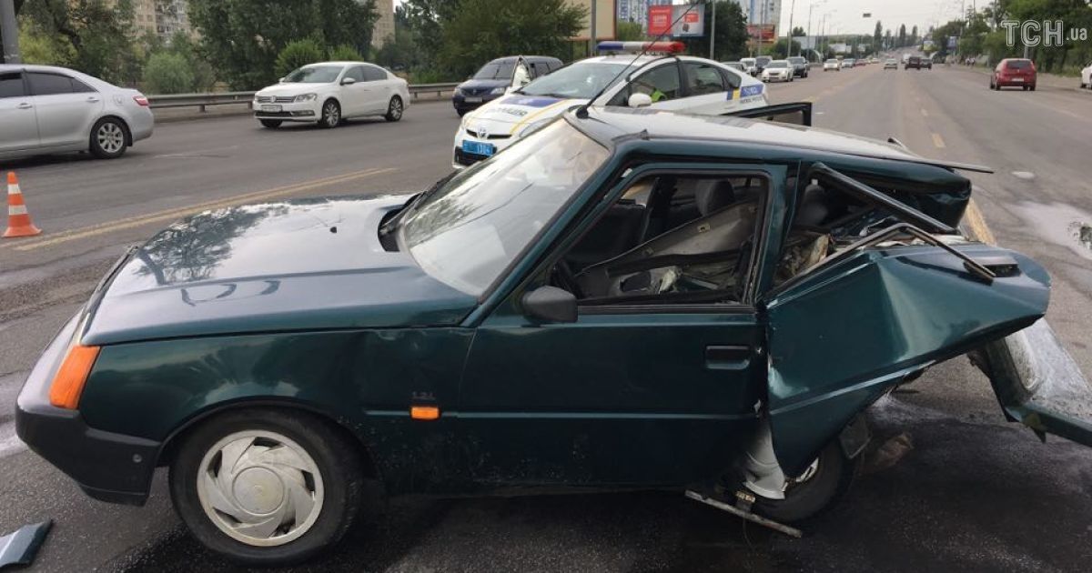 В Киеве пьяный водитель на Opel влетел в легковушку