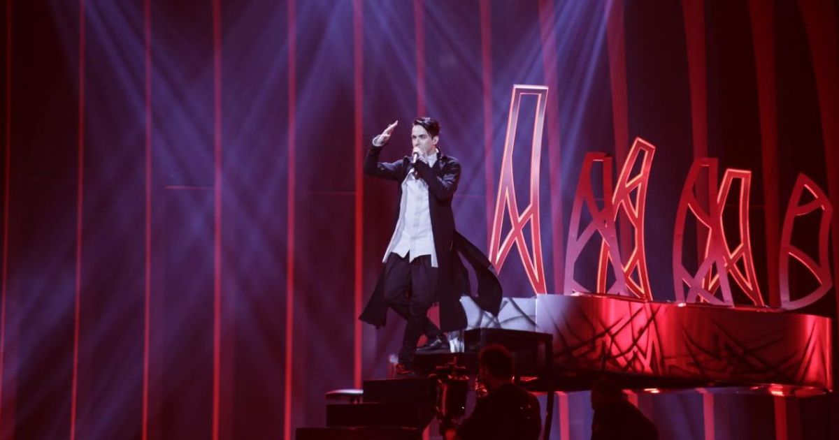 MELOVIN динамично открыл финал "Евровидения-2018" своим "огненным" номером