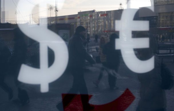 Долар почав помітно дорожчати з понеділка, 14 серпня / © Associated Press