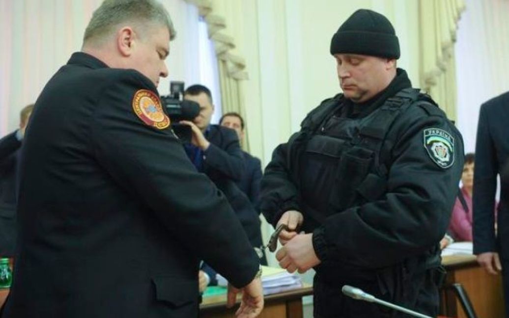 У Кабміні затримали верхівку ДСНС / © twitter.com/Yatsenyuk_AP