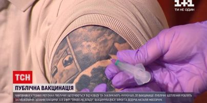 Новости Украины: в регионах чиновники публично прививаются от коронавируса