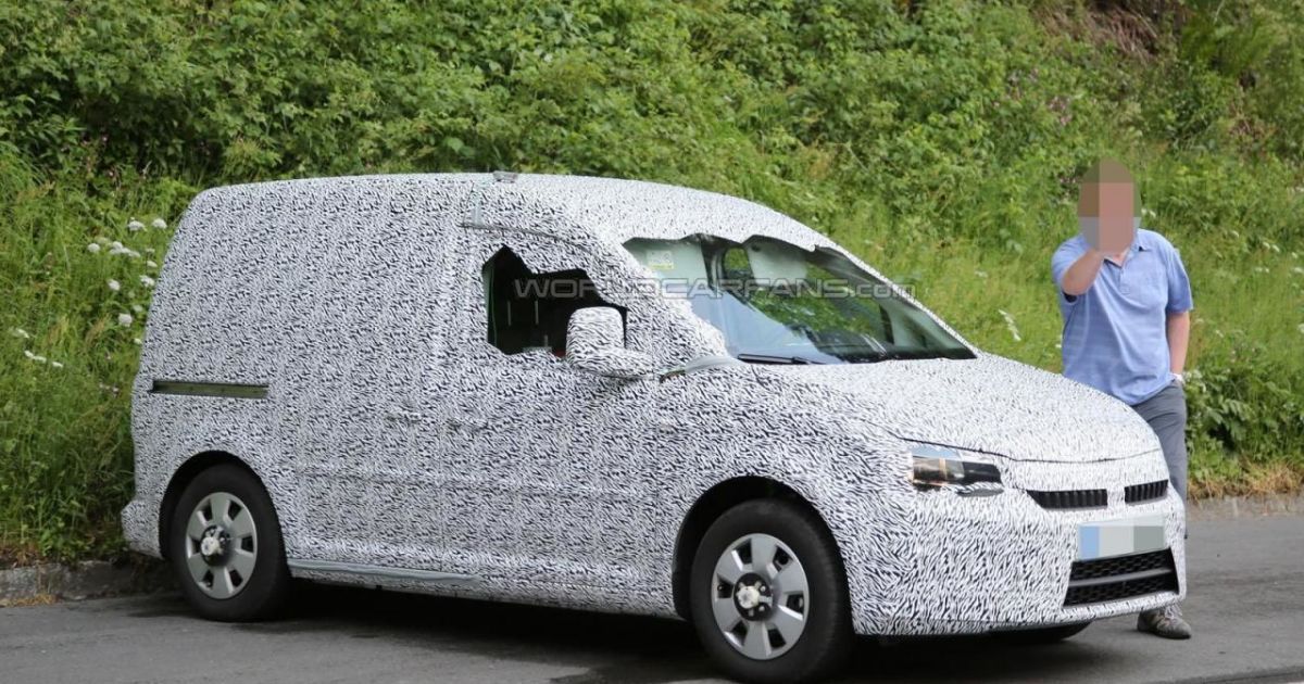 Skoda вывела на тесты новое поколение Roomster