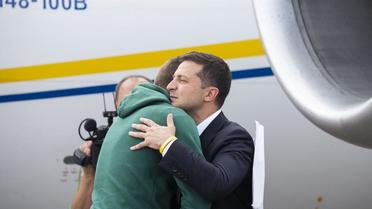 Українські полонені літять додому, звільнення полонених_29 / © Офіс президента України