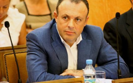 Кандидат из списка "Слуги народа", которого активисты связывали с Медведчуком, отказался баллотироваться в парламент