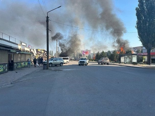 Россияне ударили по магазину в Доброполье: там могли быть люди (видео, фото)